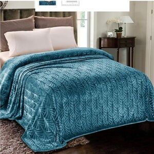 Elegant Teal Bedding Set